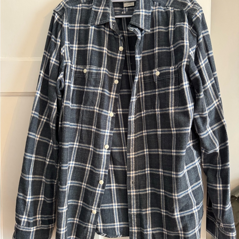 GAP Men's Dark Plaid Button Down Shirt